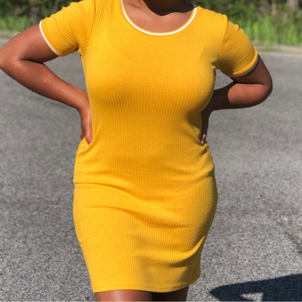 This is a Yellow dress from Rue21 in size L! Perfect for spring and summer!
